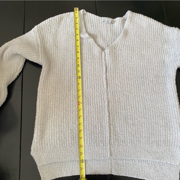 Cupcakes & Cashmere Soft & Cozy Light Grey V Neck Sweater Size XL - Picture 6 of 7